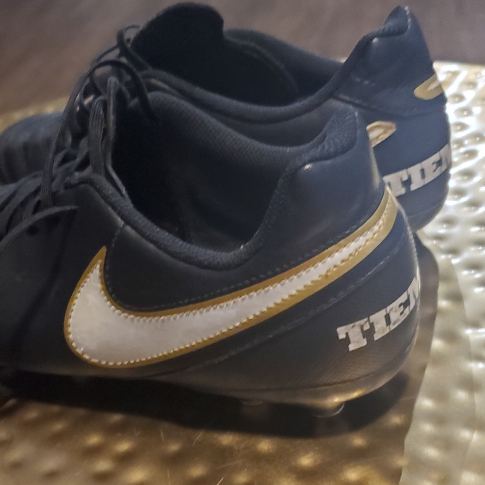 Nike Youth size 6 soccer cleats